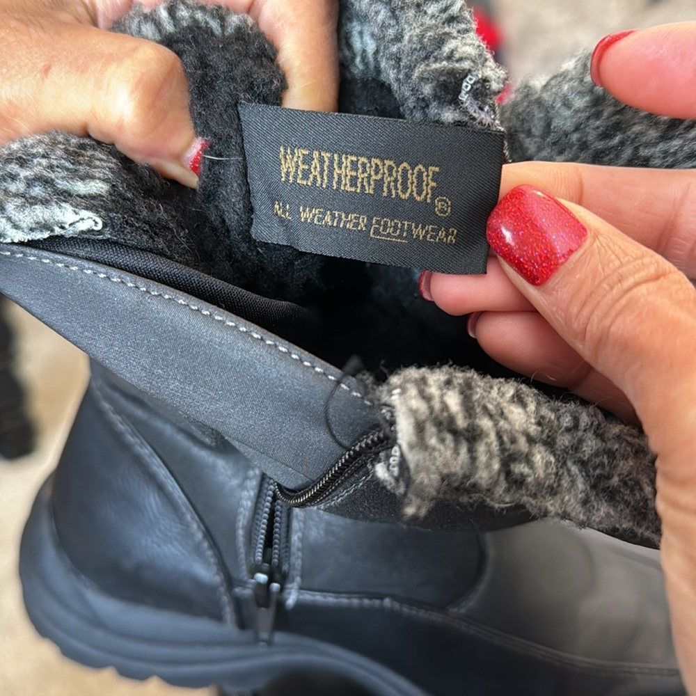 Weatherproof boots - Picture 7 of 8